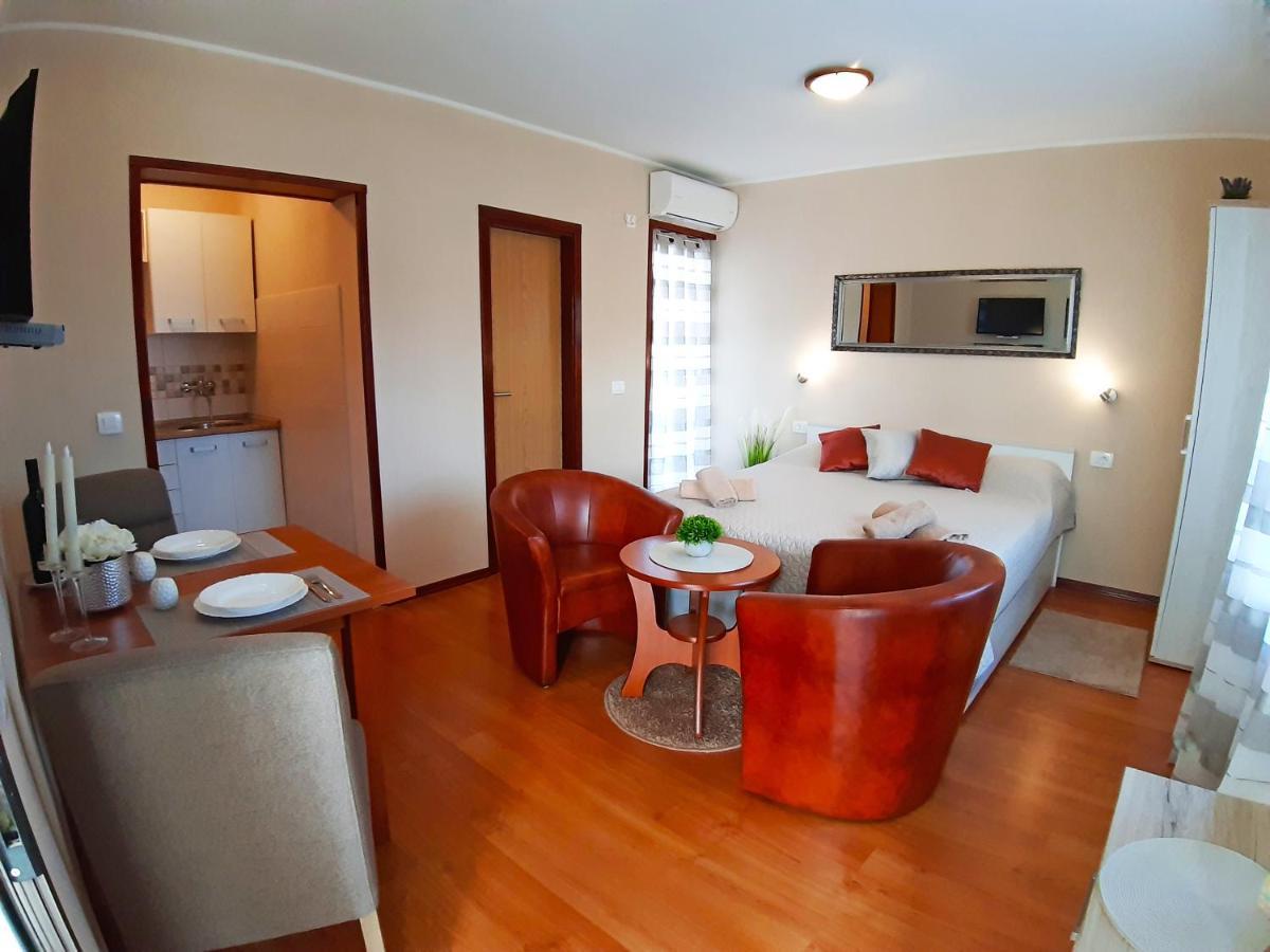 Apartments Zrinka 793 Poreč Buitenkant foto
